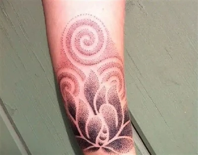 Què és un tatuatge de puntillisme?