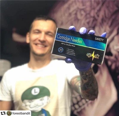 El tatuador parla per SPARK