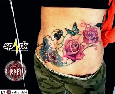 Un tatuatge d'una flor