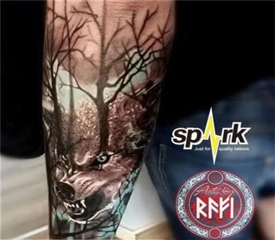 artista del tatuatge cinc