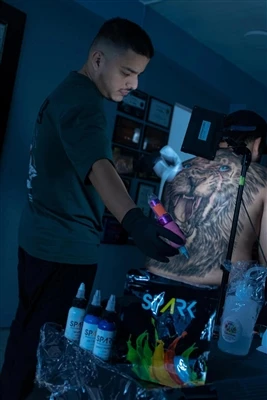 Tatuatges visibles a les oficines: més empreses esborren polítiques estrictes...