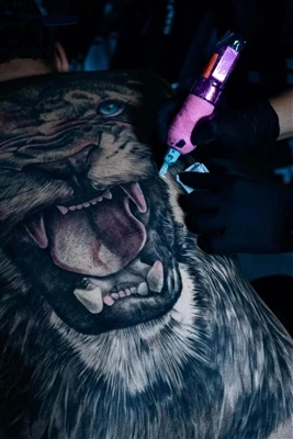Tatuatges en blanc i negre: una tendència atemporal